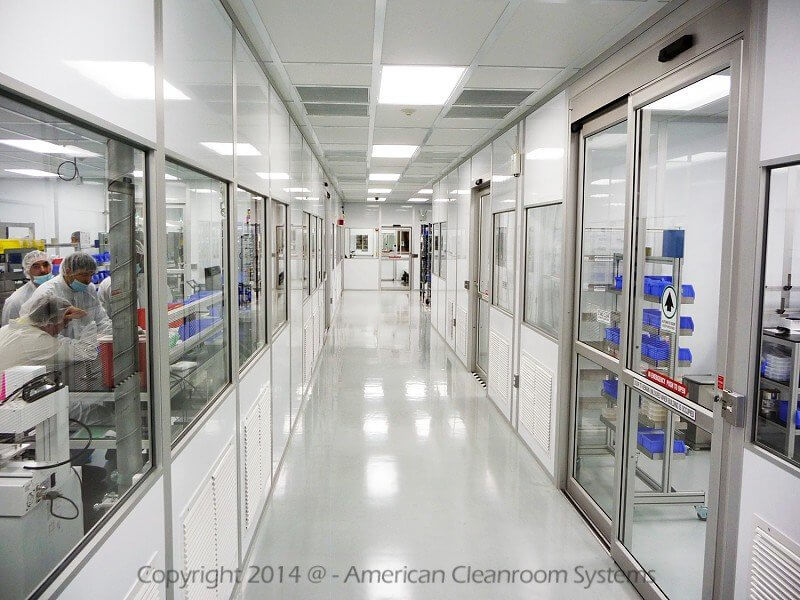 Modular Cleanroom hallway, white flooring, motorized sliding door