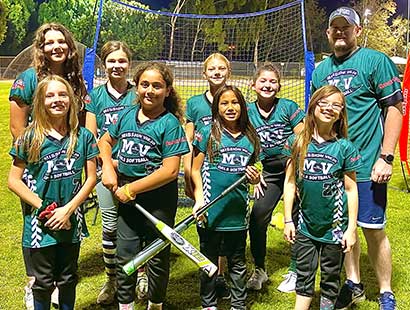 mission viejo girls with softball bats